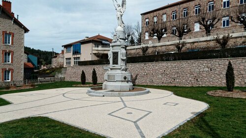 Le monument aux morts